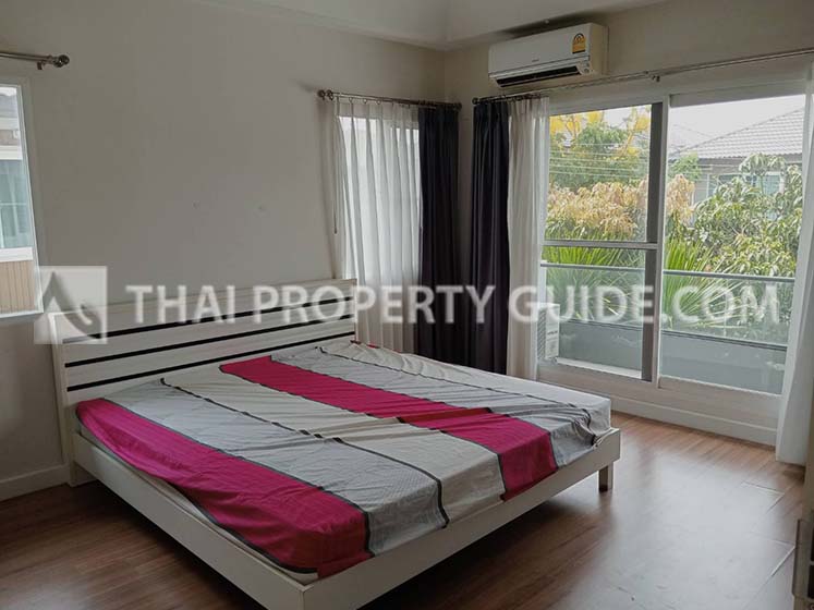 House with Shared Pool in Bangnatrad 
